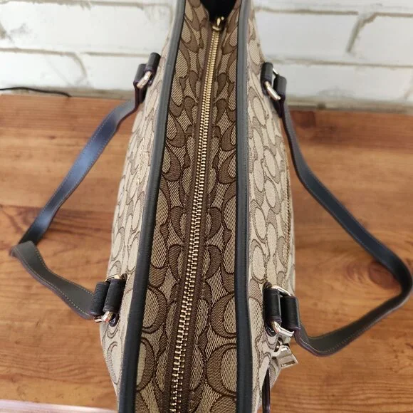 Euc Coach Gallery Khaki Jacquard Zip Top Shoulder Bag Purse - Picture 13 of 15